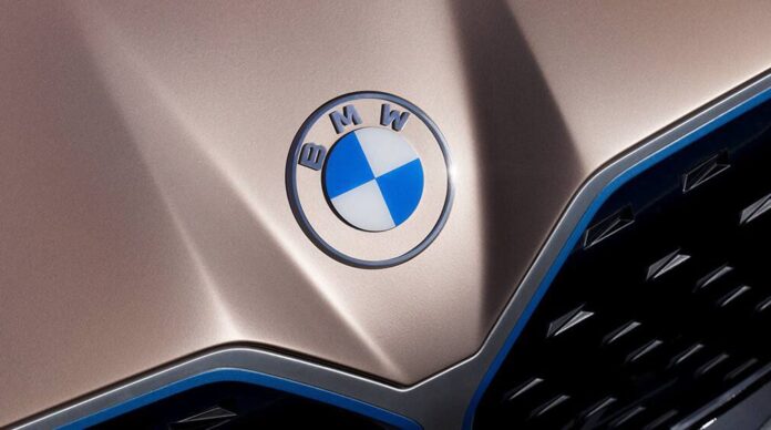 BMW mění logo pro komunikaci. Bude transparentní a více současné