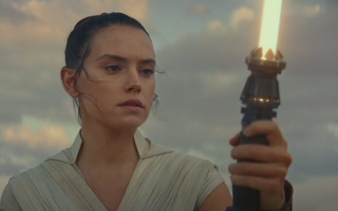 Star Wars: Vzestup Skywalkera odhalil žlutý světelný meč Rey příliš pozdě
