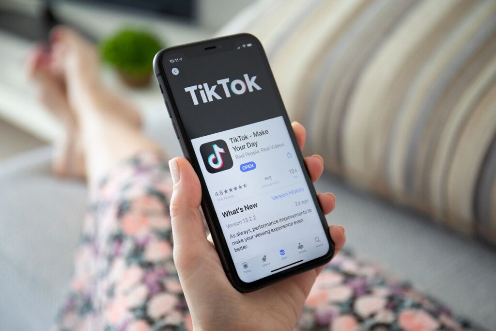 TikTok aplikace sbírá data cenzura sociální sítě