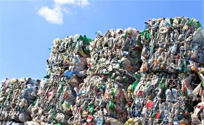 Plastový odpad plasty třídění recyklace využití obnovitelné zdroje energie udržitelnost palivo budoucnosti syngas